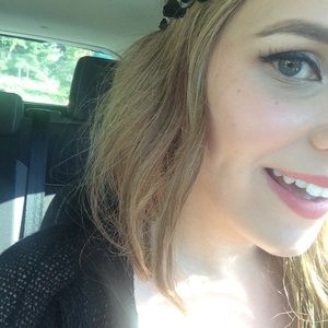 Meet your Posher, Elizabeth